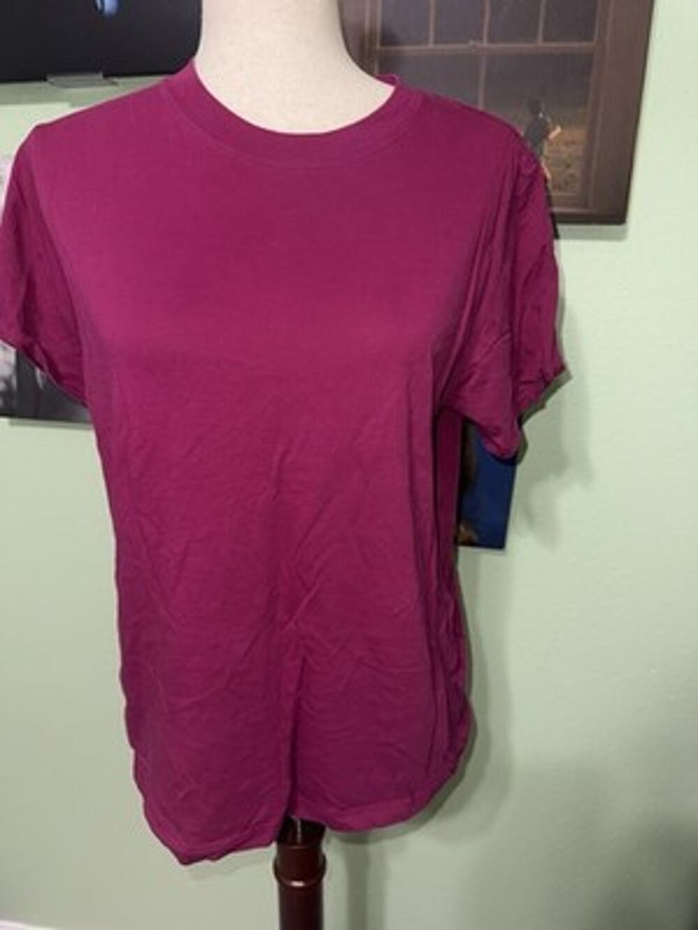 Lululemon Womens Size 6 8 Magenta Pink Short Sleeve Athletic T-Shirt